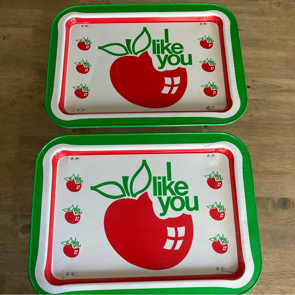 Vintage metal folding TV trays